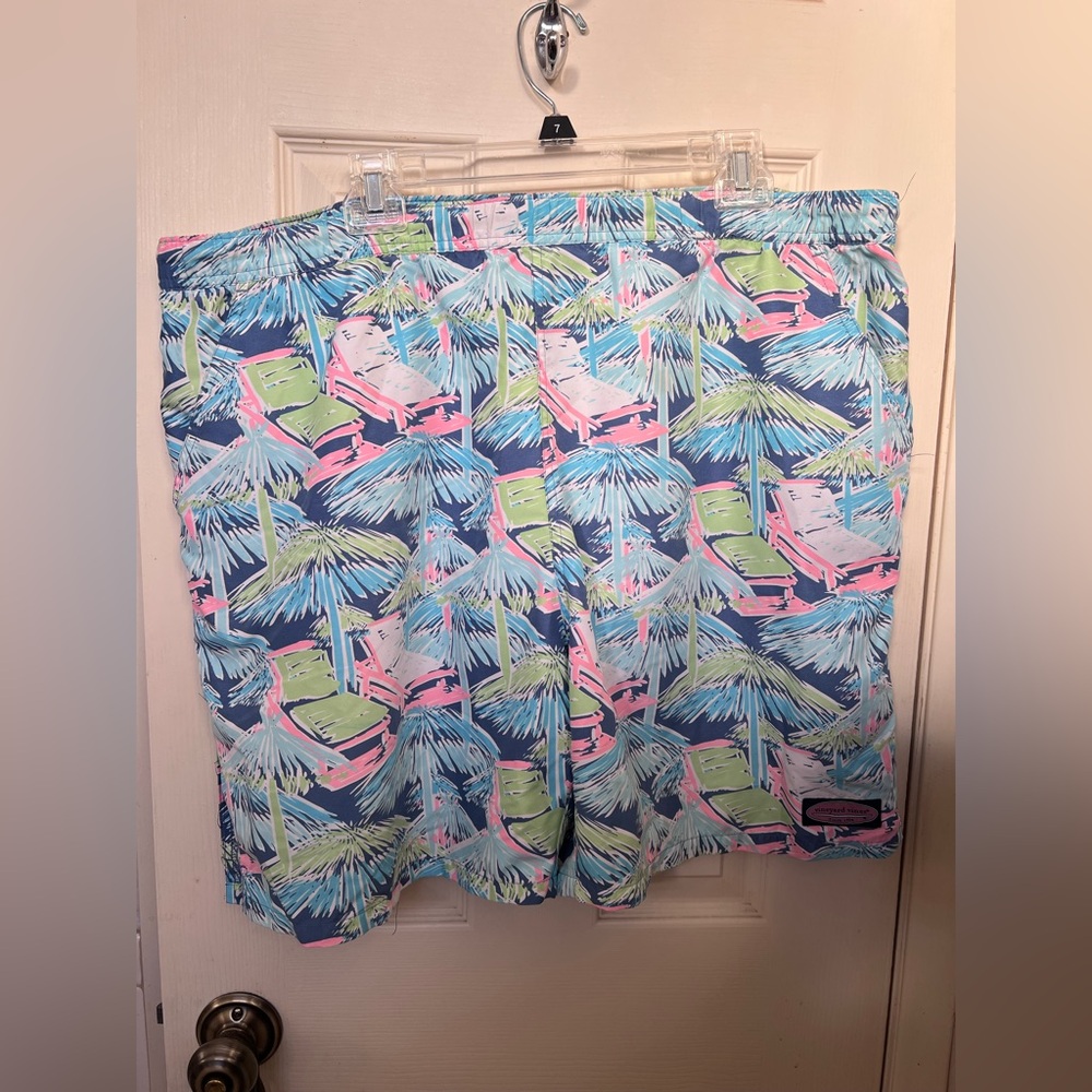 Vineyard Vines lined board shorts